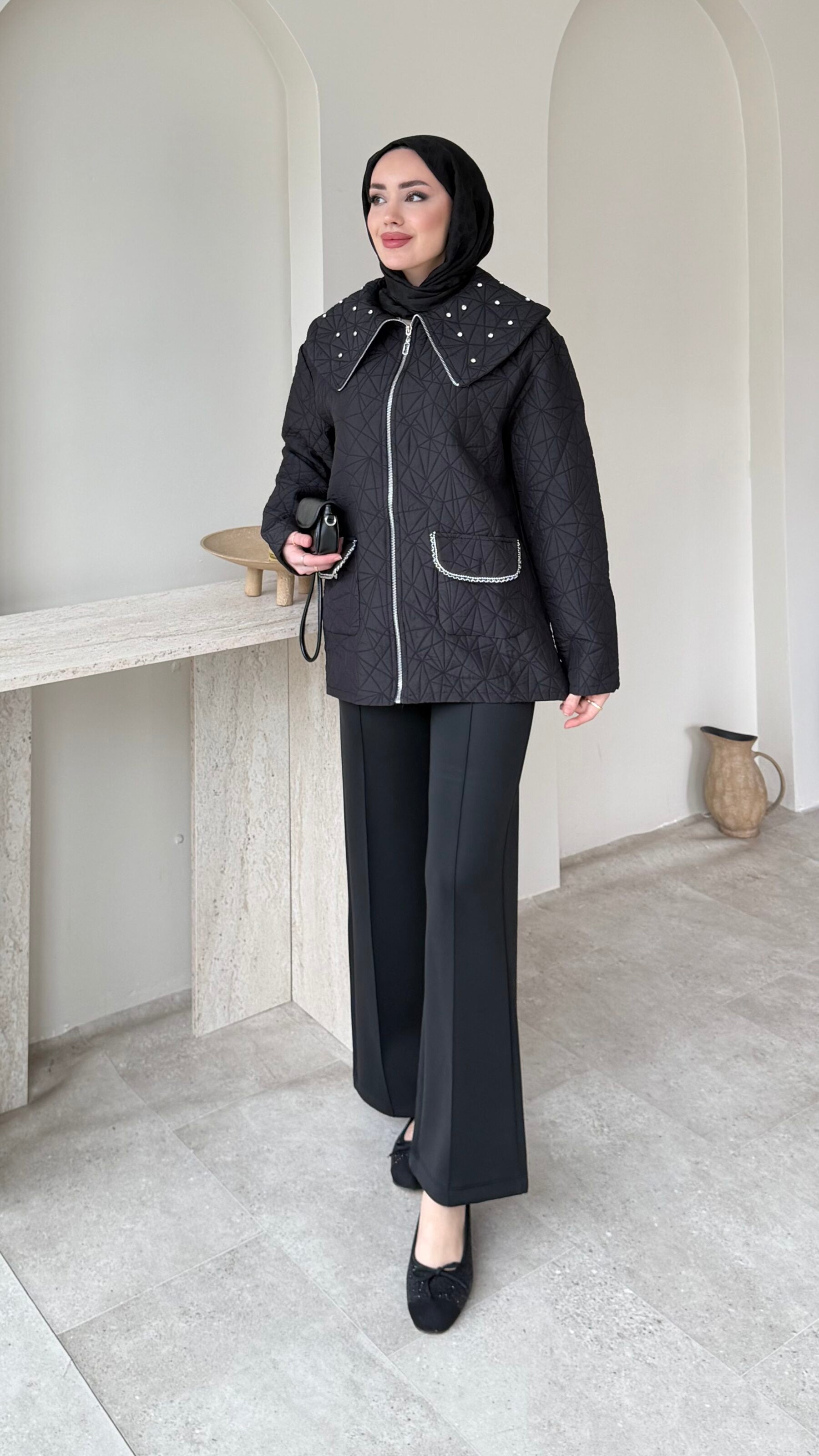 Lara Üçgen Desen Ceket – Siyah